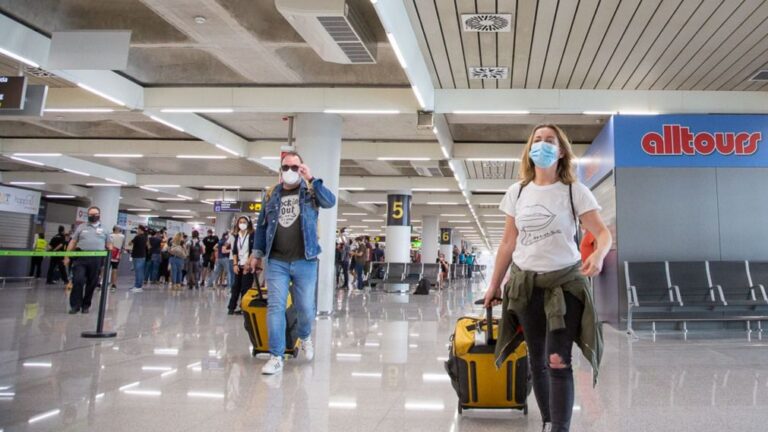 Primeros turistas en Mallorca tras el coronavirus