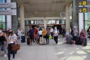 ascensores aeropuerto turistas