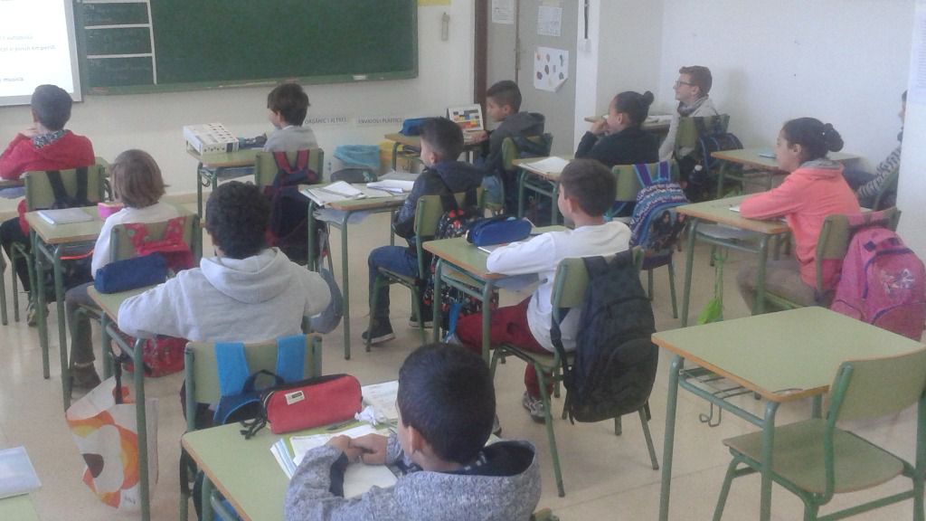 aula colegio escuela niños policía