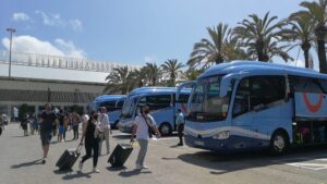 aeropuerto turistas plan piloto autobus TUI turistas plan piloto 15 junio