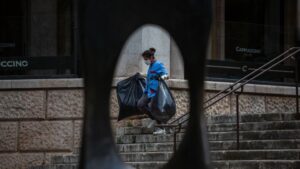 coronavirus-trabajadora-mascarilla