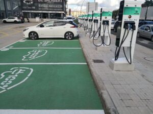 coche electrico recarga electrolinera