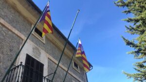 Banderas Ayuntamiento Escorca