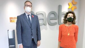 consul britanico y carmen planas