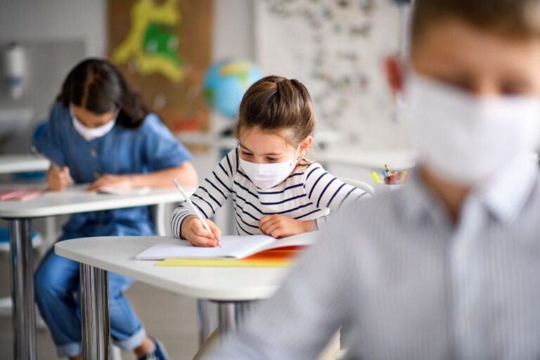coronavirus colegio escuela mascarilla