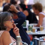 Fumar en terrazas: siete de cada diez españoles apuestan por la concienciación frente a la prohibición