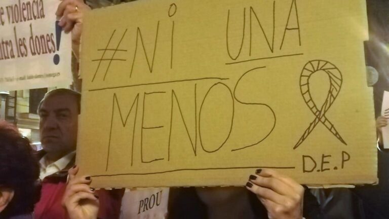 cartel contra violencia de genero