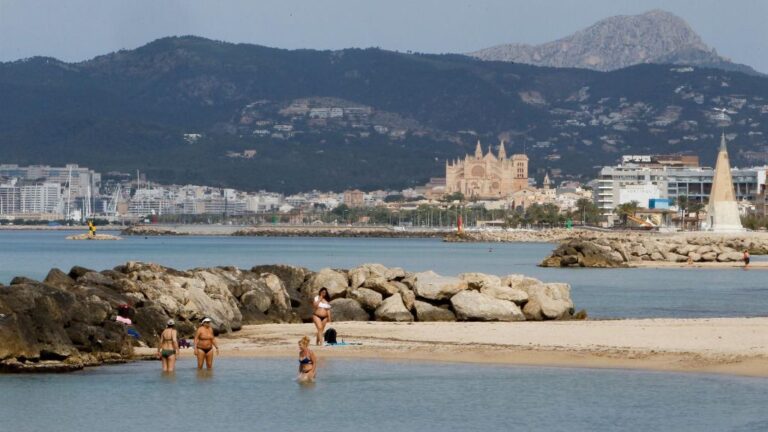 playa catedral palma turistas