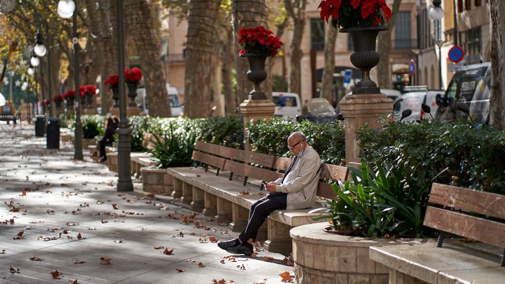 Palma-hombre-mascarilla-bajada