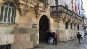 Fotograf&iacute;a: Archivo, Entrada a la Audiencia Provincial