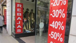 rebajas tienda comercio escaparate
