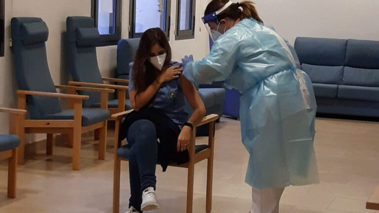 primera sanitaria vacuna coronavirus