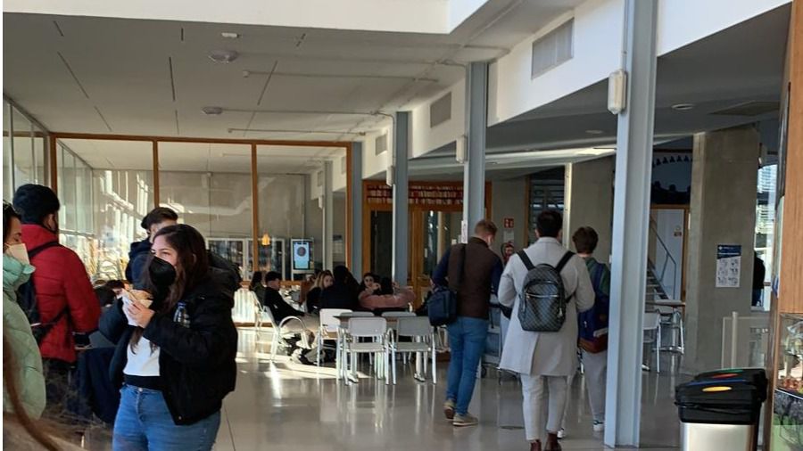 Imagen de una cafetería de la UIB este miércoles a pleno rendimiento