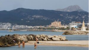 playa catedral palma turistas