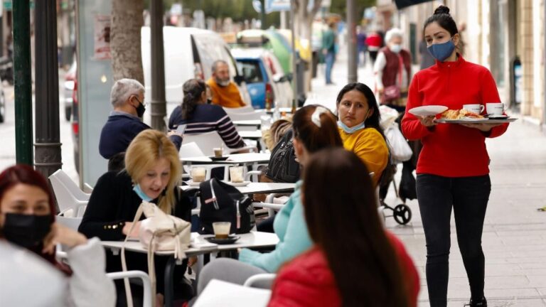 bares restaurante camarero terraza