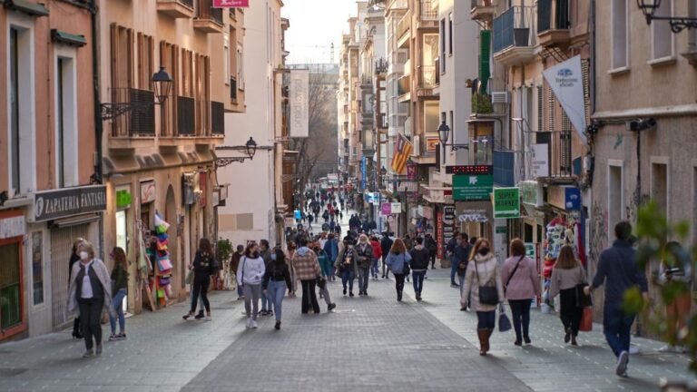 palma-gente-calle-poblacion