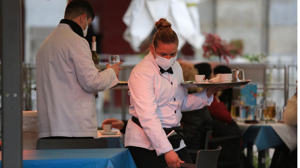 bar camarero hosteleria restaurante