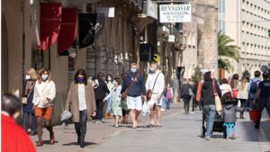 gente-palma-calle-mascarillas