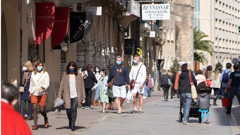 gente-palma-calle-mascarillas