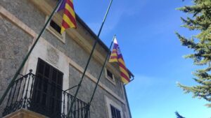 Banderas Ayuntamiento Escorca