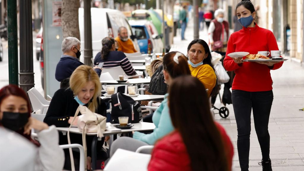 bares restaurante camarero terraza