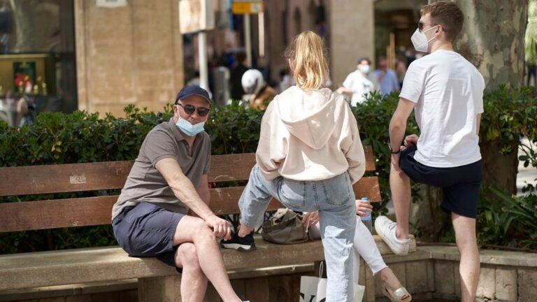 turistas-mascarilla-palma