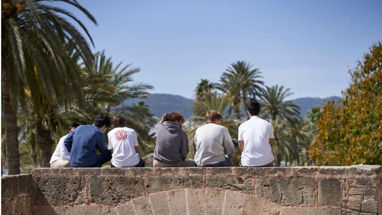 turistas-sentados-palma