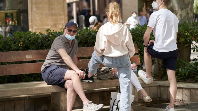 turistas-mascarilla-palma