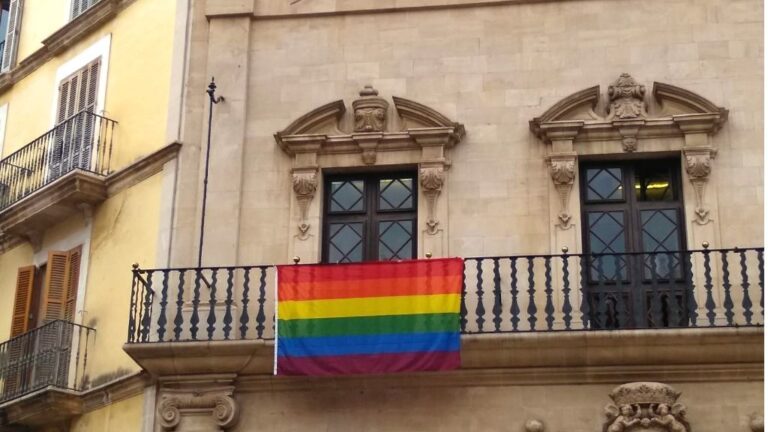 balcón lgtbi cort
