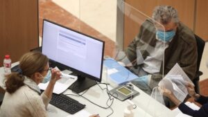 funcionarios hacienda erte trabajo oficina