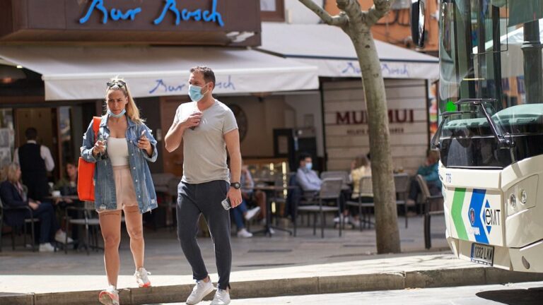 turistas-mascarilla-palma