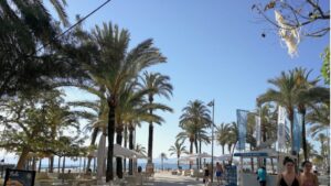 sol playa arenal turistas