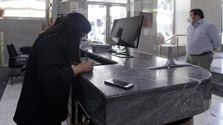 recepcion hotel mascarillas coronavirus