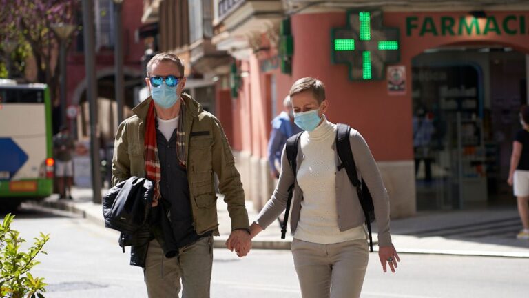 turistas-mascarilla-palma