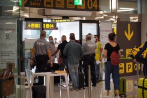controles aeropuerto turistas coronavirus