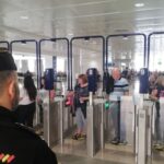 control policia pasaportes aeropuerto