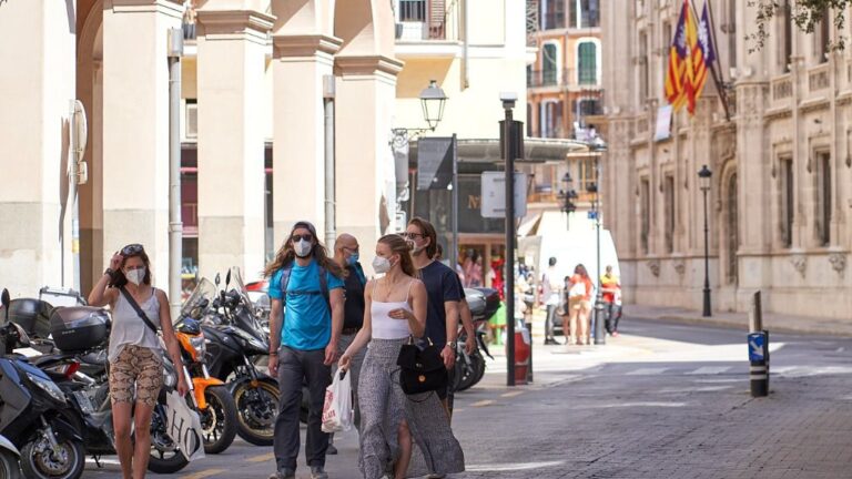 turistas-mascarilla-palma