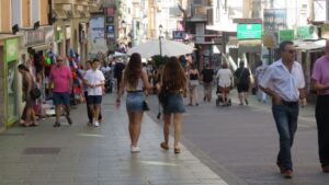 olmos calle tiendas gente turismo turistas