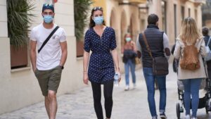 turistas-mascarilla-palma