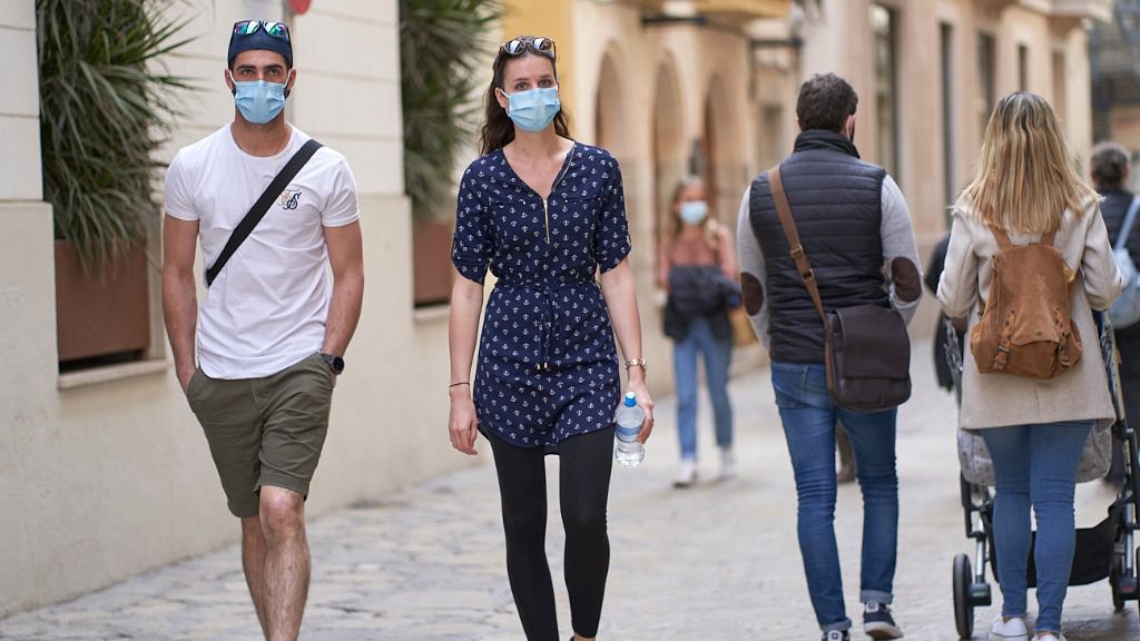 turistas-mascarilla-palma