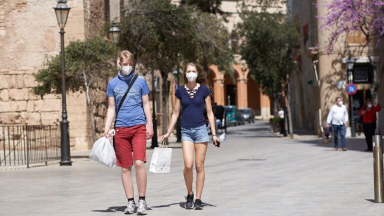 turistas-mascarilla-palma