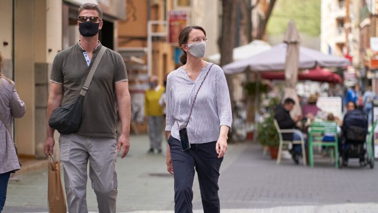 turistas-mascarilla-palma-compras