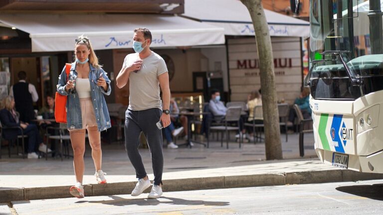 turistas-mascarilla-palma