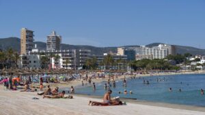 playa turistas ingleses magaluf 2020 coronavirus