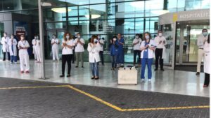 homenaje sanitarios fallecidos coronavirus