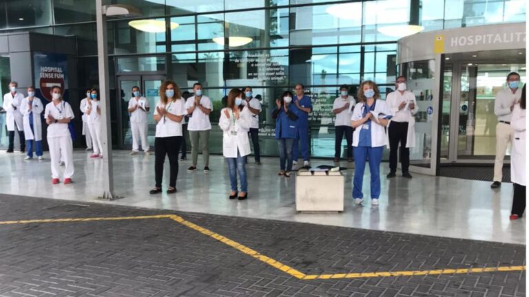homenaje sanitarios fallecidos coronavirus