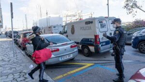 inmigrantes-patera-devolucion-policia-nacional