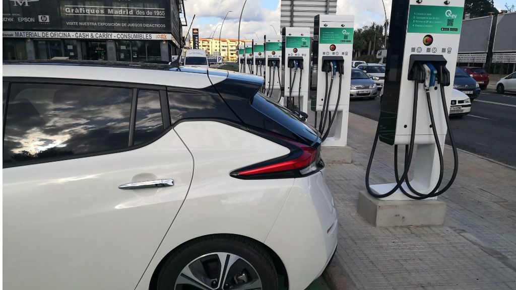 coche electrico recarga electrolinera