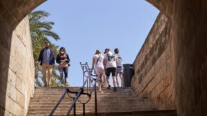 turistas-mascarilla-palma-seu