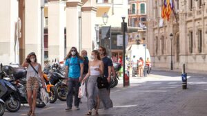 turistas-mascarilla-palma